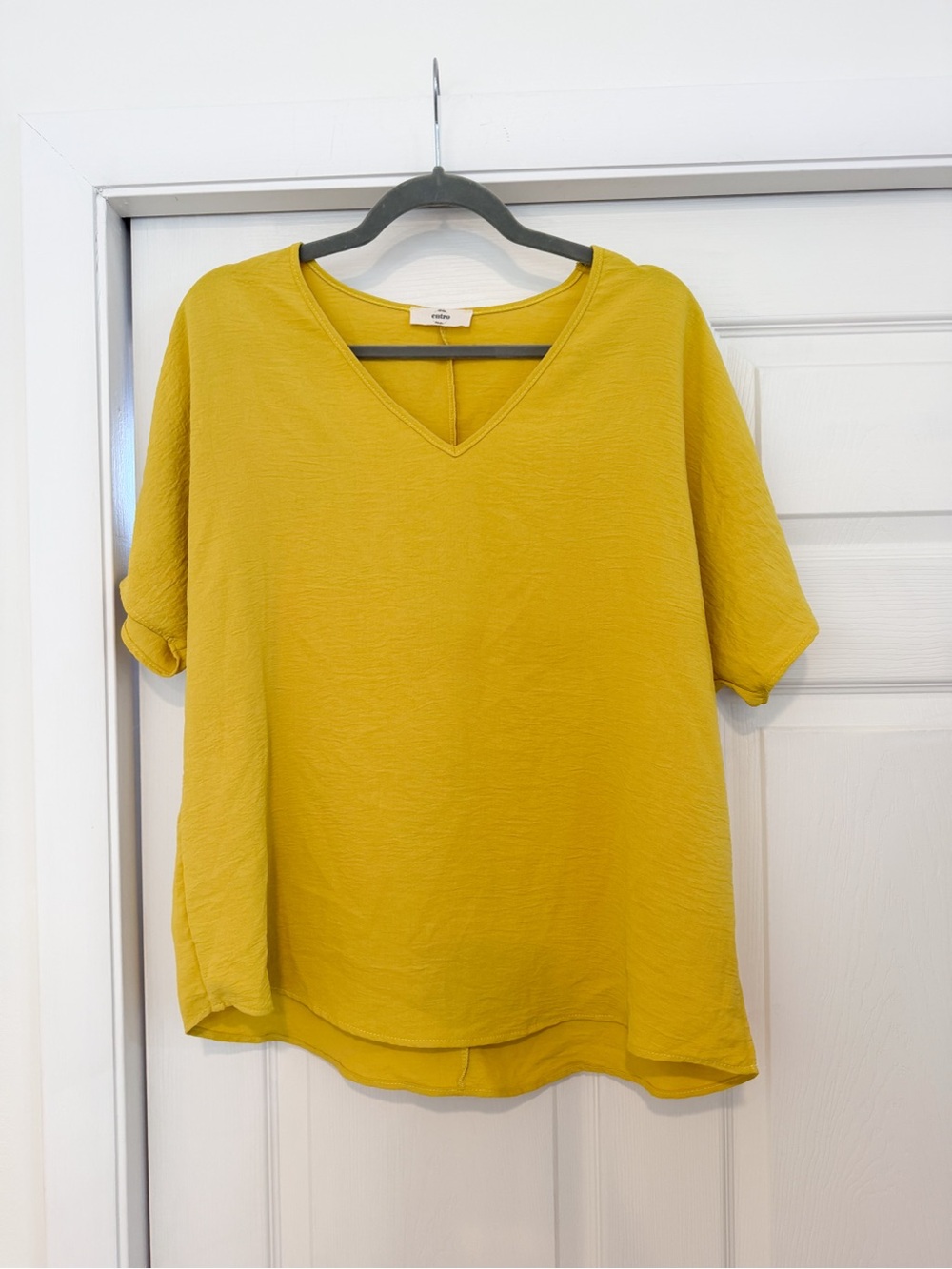Entro Mustard V-Neck Short Sleeve Blouse-Size Small- Trending Fall Color